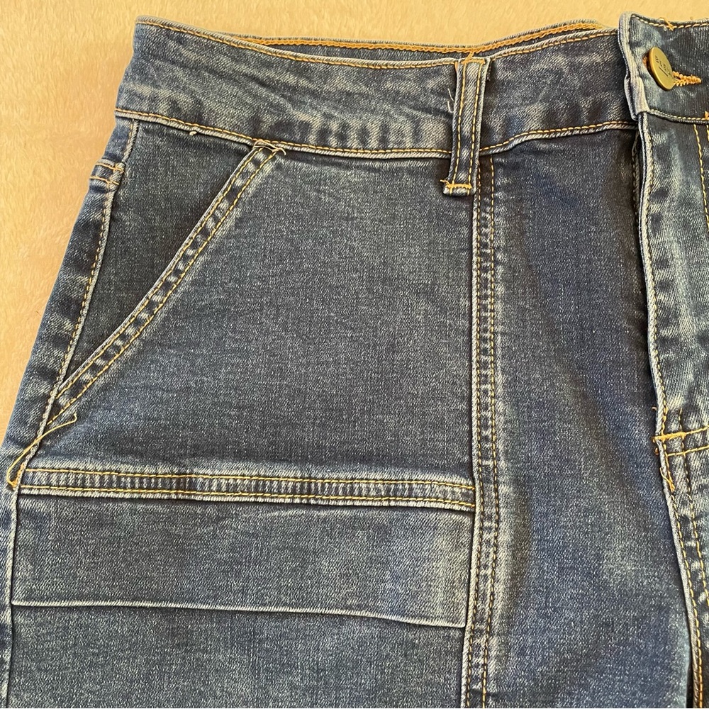Bleu stretch denim shorts - size 12 - Picture 3 of 8